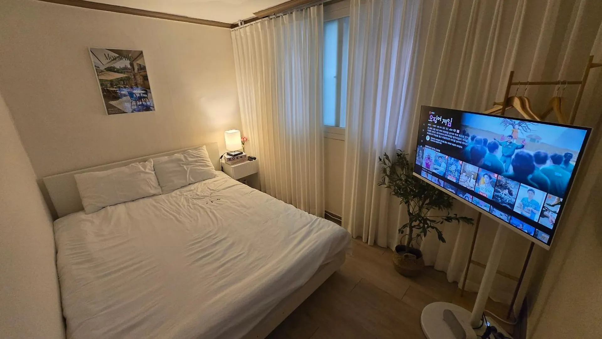 Hong-Cho Stay Seoul